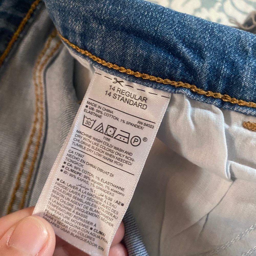Old Navy Boyfriend Jeans - Picture 6 of 8